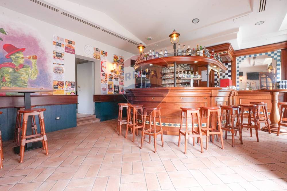 locale commerciale in vendita a Monza