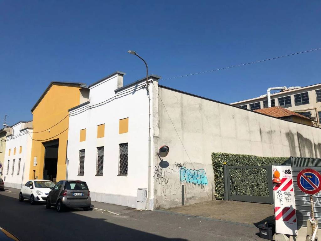 locale commerciale in vendita a Monza in zona Centro Storico