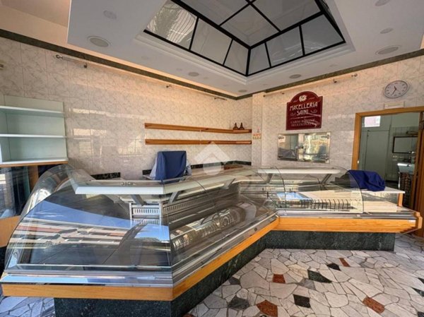 negozio in vendita a Monza in zona Centro Storico