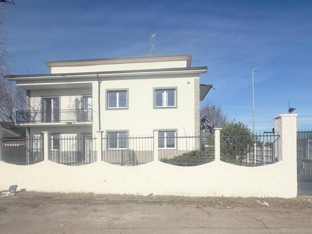 locale commerciale in vendita a Monza