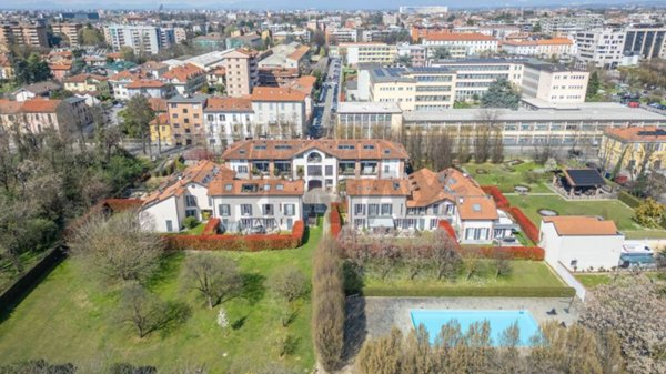 casa indipendente in vendita a Monza in zona Centro Storico