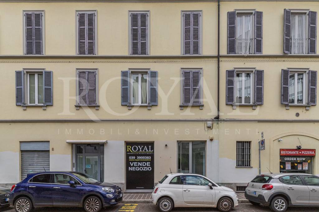 negozio in vendita a Monza in zona Centro Storico
