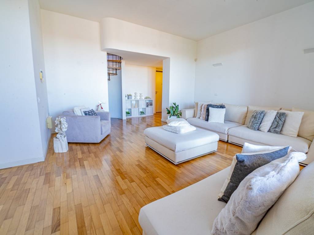 appartamento in vendita a Monza in zona Ospedale San Gerardo