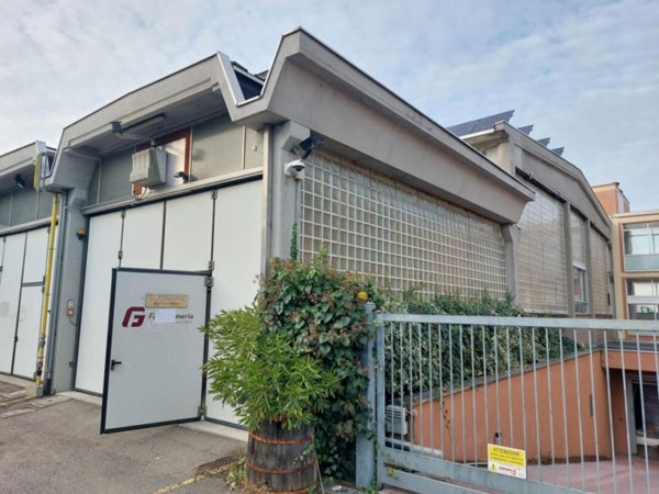 capannone in vendita a Monza in zona Ospedale San Gerardo