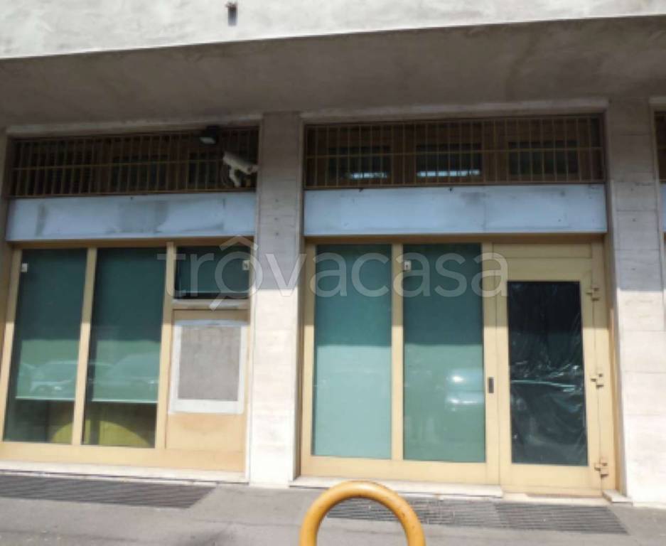 negozio in vendita a Monza