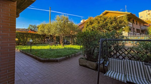 casa indipendente in vendita a Monza in zona Centro Storico