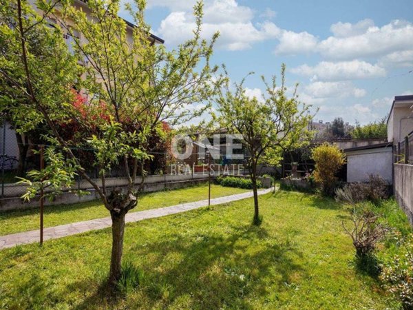 casa indipendente in vendita a Monza