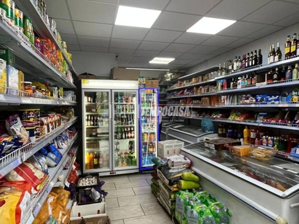 negozio in vendita a Monza in zona Centro Storico