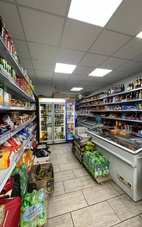 negozio in vendita a Monza in zona Centro Storico