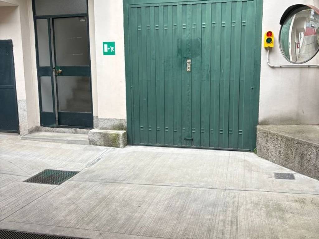 locale di sgombero in vendita a Monza