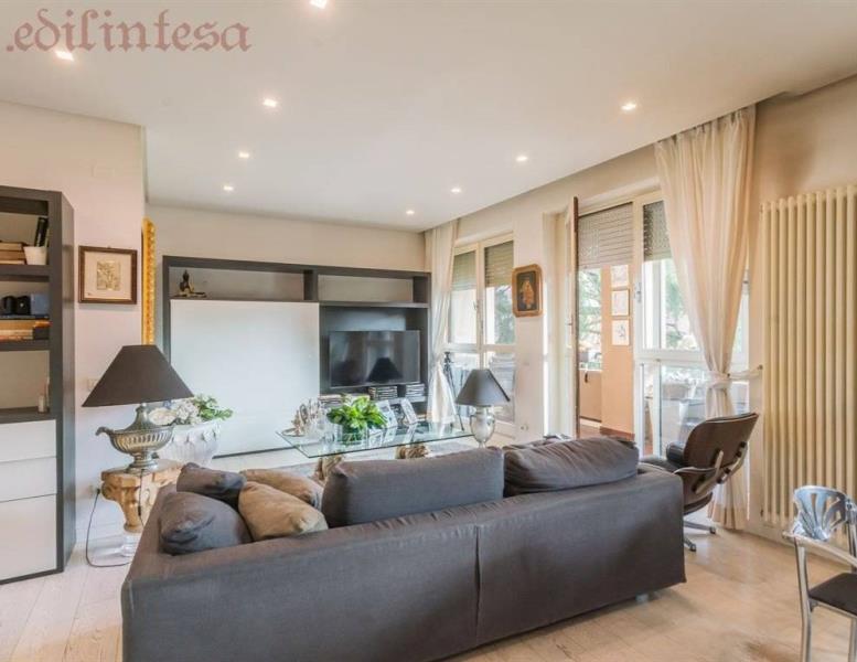 appartamento in vendita a Monza in zona Centro Storico