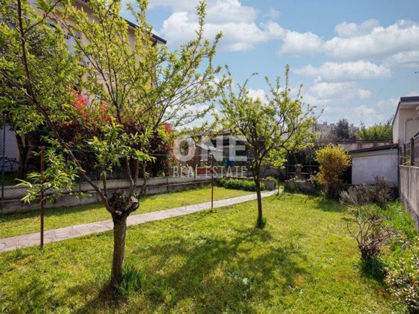 casa indipendente in vendita a Monza