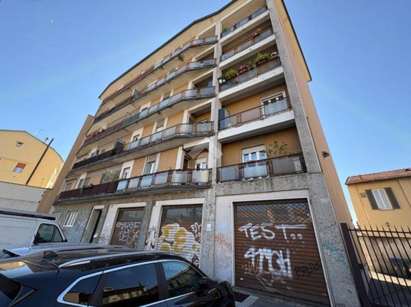 negozio in vendita a Monza