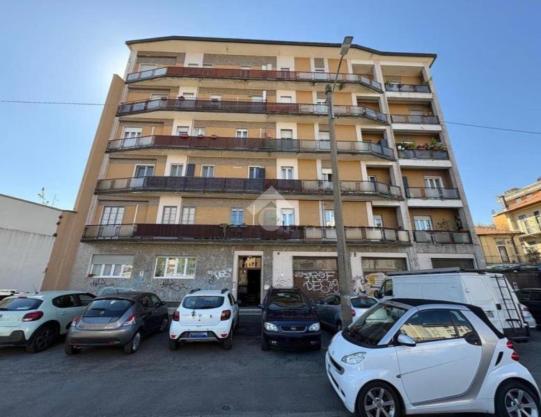 locale commerciale in vendita a Monza