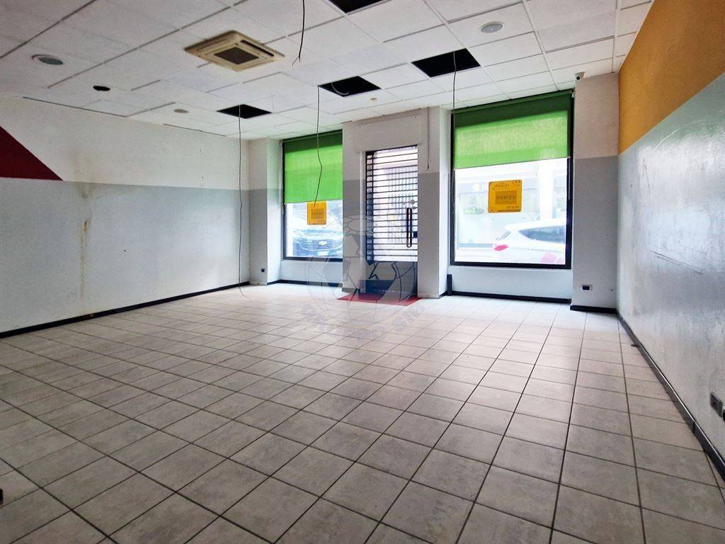 negozio in vendita a Monza in zona Centro Storico