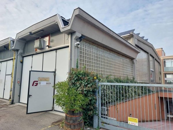 capannone in vendita a Monza in zona Ospedale San Gerardo