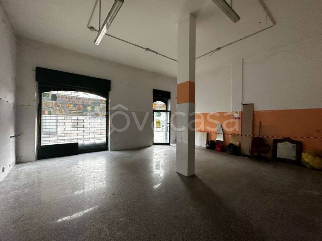 negozio in vendita a Monza