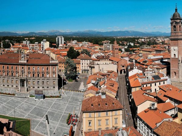 intera palazzina in vendita a Monza in zona Centro Storico