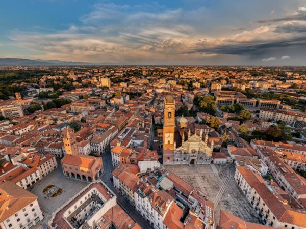 casa indipendente in vendita a Monza in zona Centro Storico