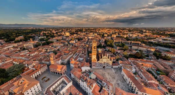 casa indipendente in vendita a Monza in zona Centro Storico