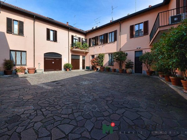 appartamento in vendita a Monza in zona Centro Storico