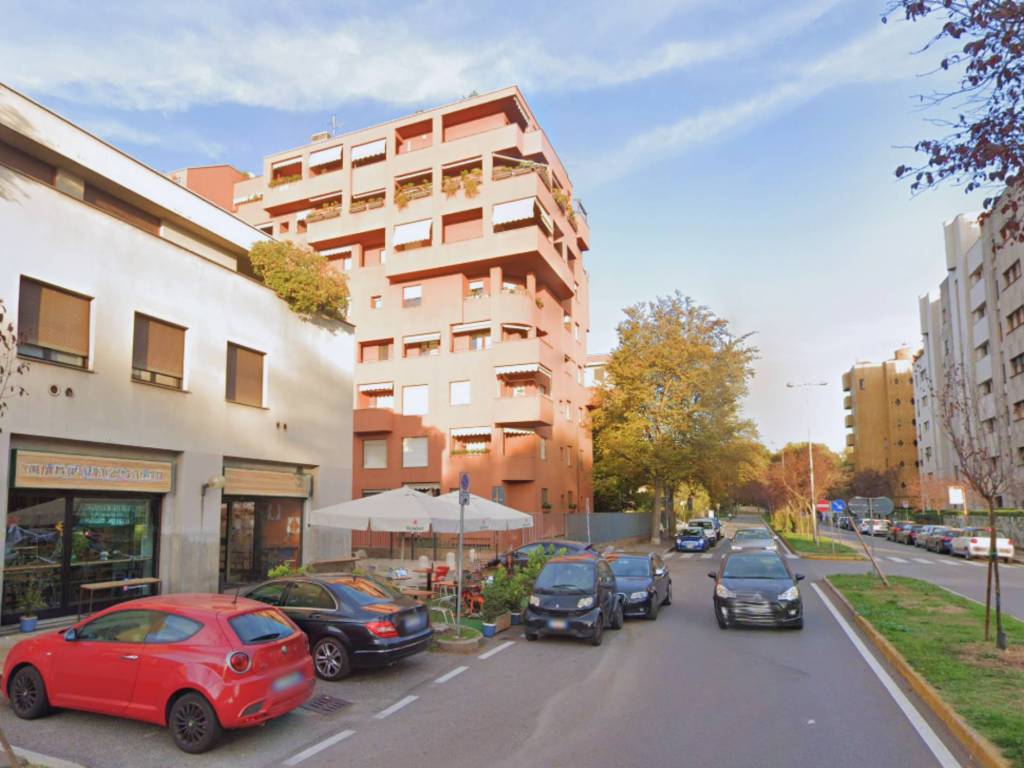 negozio in vendita a Monza in zona Ospedale San Gerardo