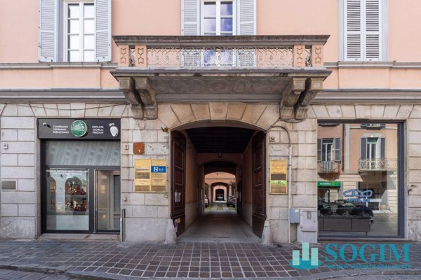 appartamento in vendita a Monza in zona Centro Storico