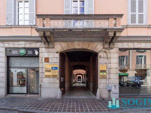 appartamento in vendita a Monza in zona Centro Storico