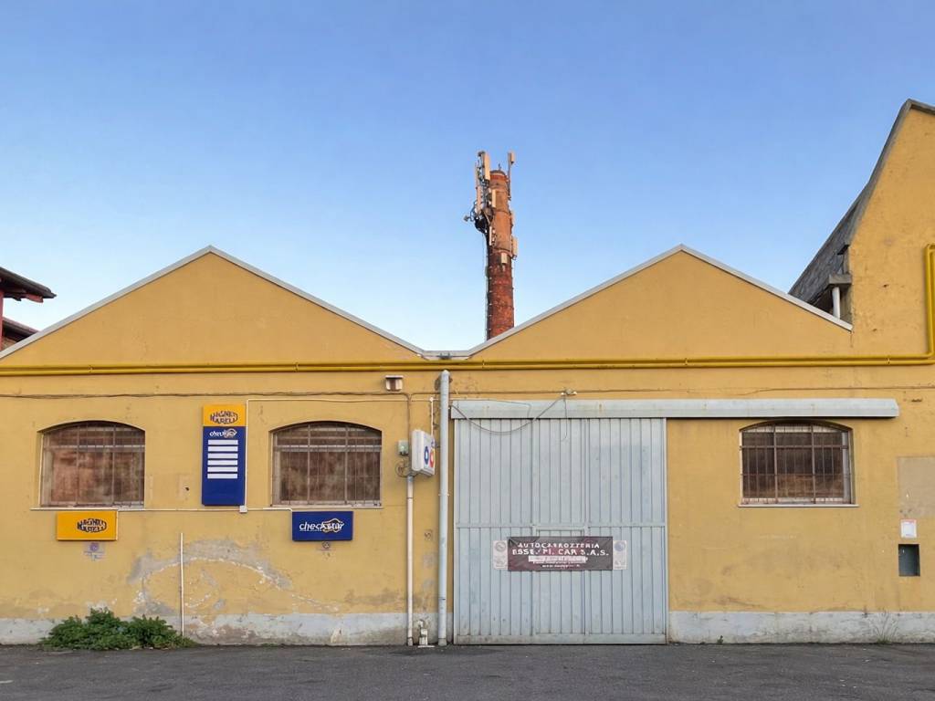 locale commerciale in vendita a Monza