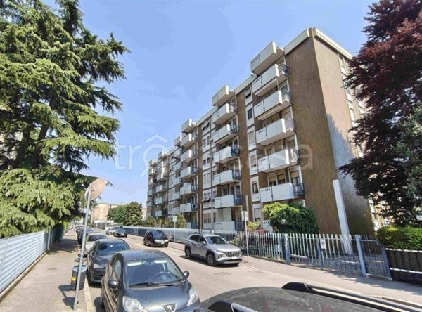 appartamento in vendita a Monza in zona Centro Storico