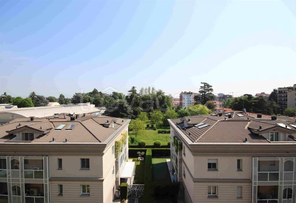 appartamento in vendita a Monza in zona Centro Storico