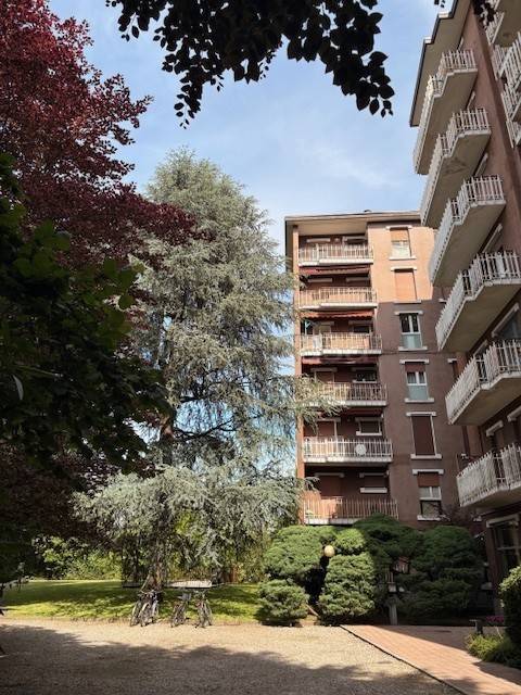 appartamento in vendita a Monza in zona Centro Storico