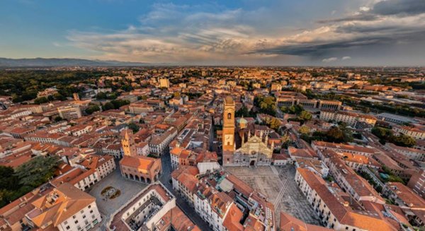 casa indipendente in vendita a Monza in zona Centro Storico