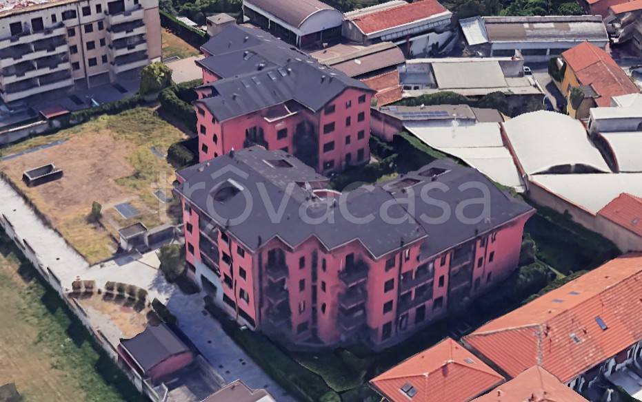 locale di sgombero in vendita a Monza