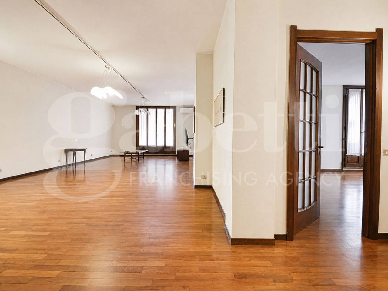 appartamento in vendita a Monza in zona Centro Storico