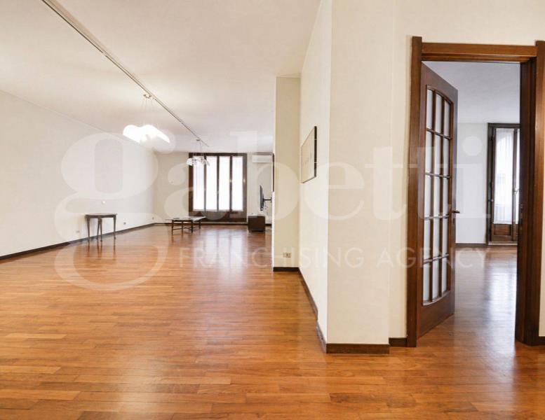 appartamento in vendita a Monza in zona Centro Storico