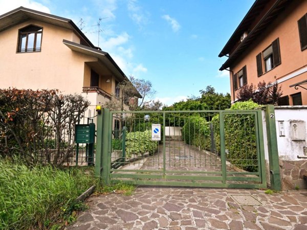 casa indipendente in vendita a Monza