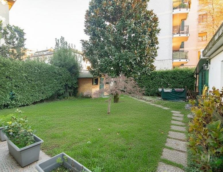 casa indipendente in vendita a Monza
