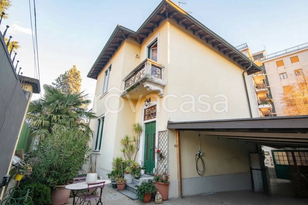 casa indipendente in vendita a Monza