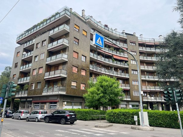 appartamento in vendita a Monza in zona Centro Storico