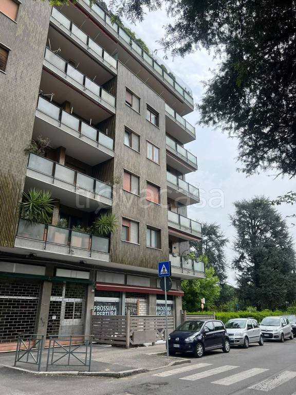 appartamento in vendita a Monza in zona Centro Storico