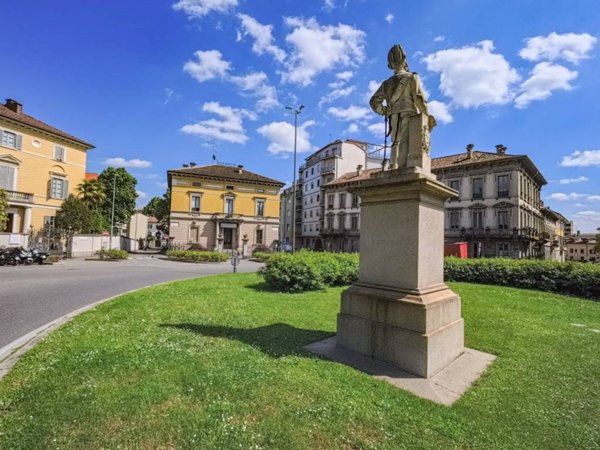 appartamento in vendita a Monza in zona Centro Storico