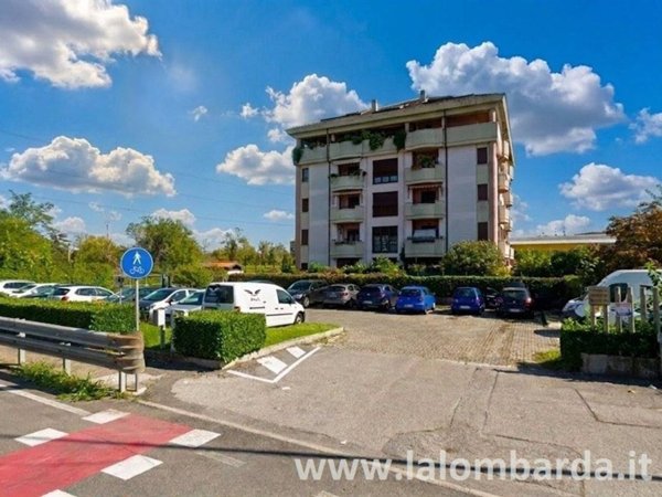 locale di sgombero in vendita a Monza