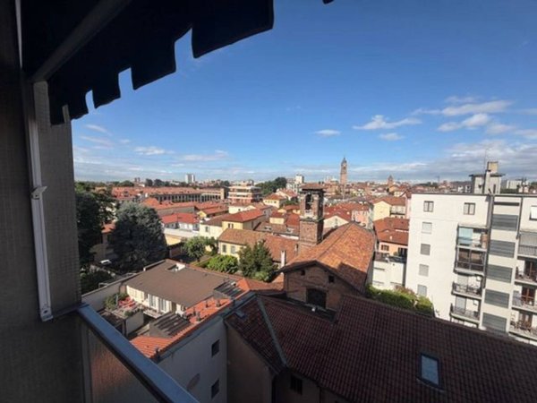 appartamento in vendita a Monza in zona Centro Storico