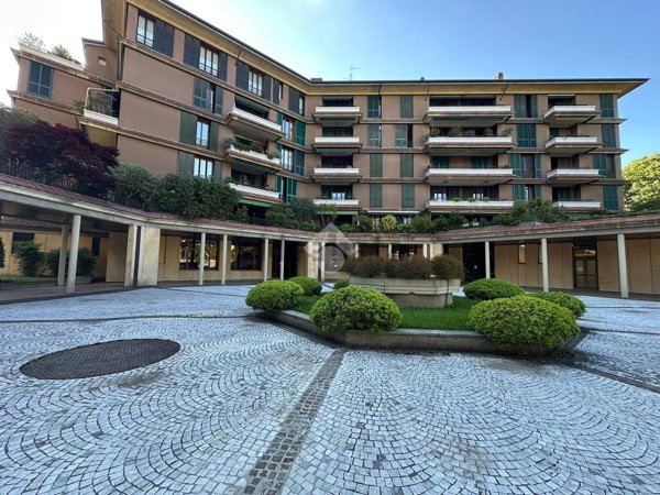appartamento in vendita a Monza in zona Centro Storico