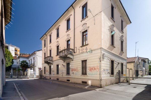 appartamento in vendita a Monza in zona Centro Storico