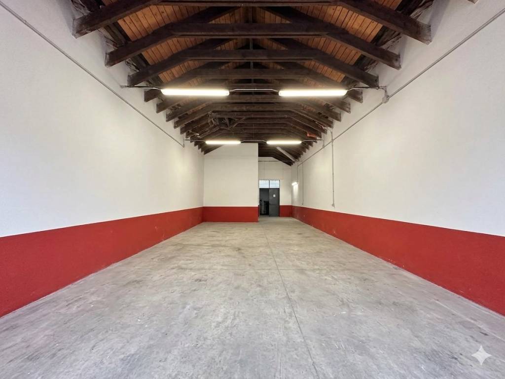 locale commerciale in vendita a Monza