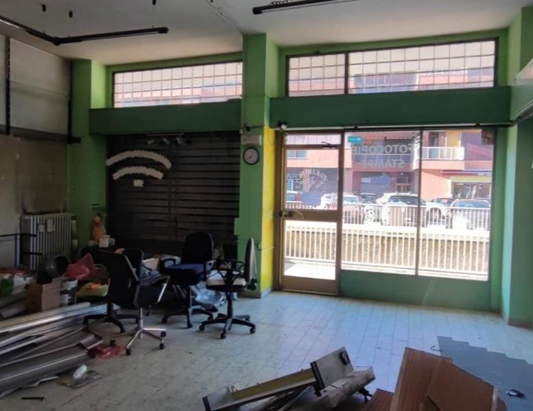 locale commerciale in vendita a Monza