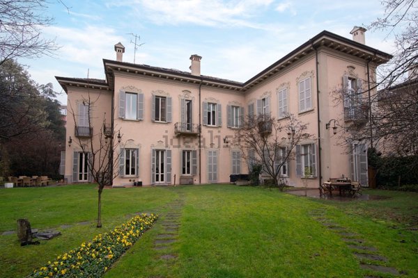 casa indipendente in vendita a Monza
