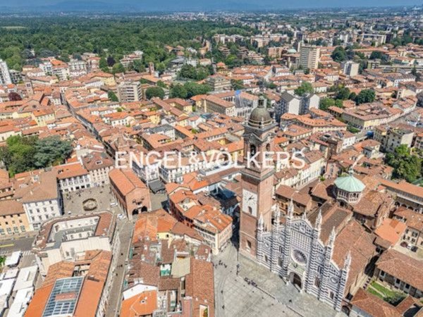negozio in vendita a Monza in zona Centro Storico